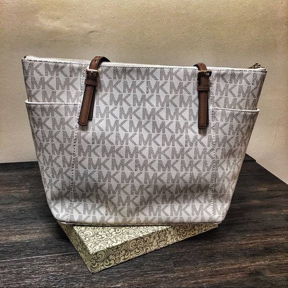 Purse - Picture 2 of 3